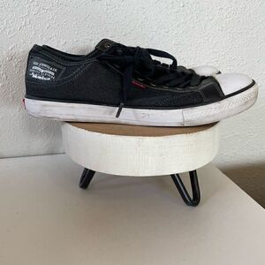 Levi’s Low Top Canvas Sneakers Size 10.5